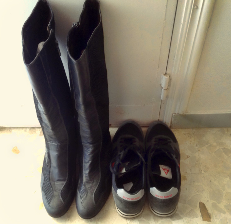 How To Pack For Short Trips - 6 Tips To Help 5 Wear the boots..pack the sneaks..with socks inside them.