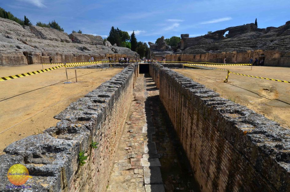 santiponce italica ruins amphiteatre