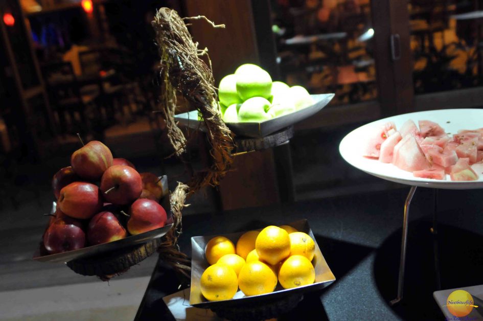 images of fruit in bowls at resort vilamendhoo maldives