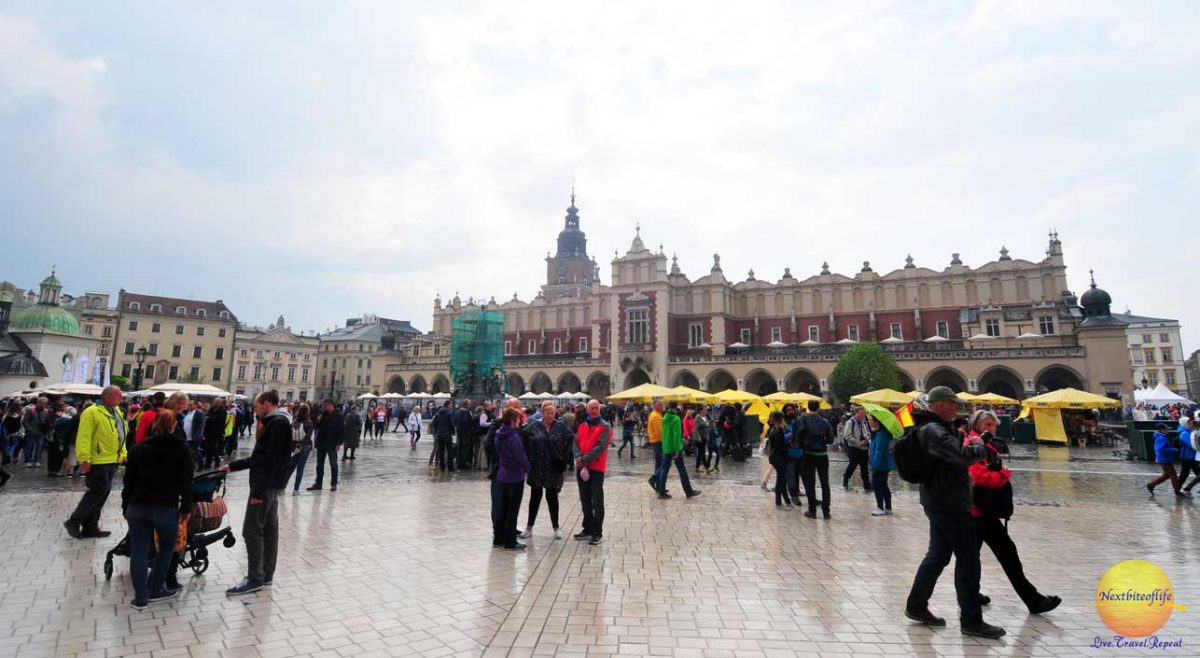 cool useful krakow guide main square people