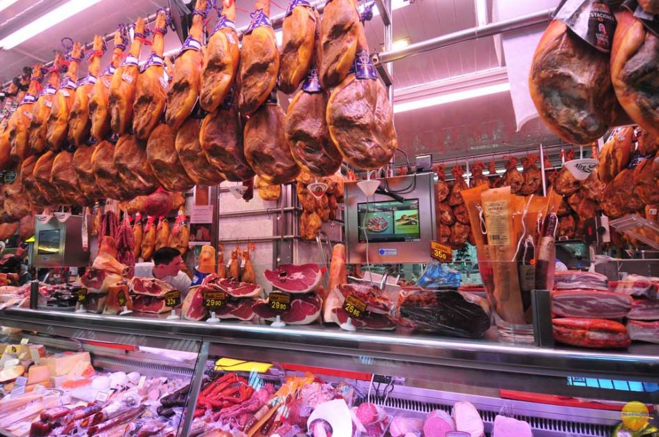 jamon stand mercado Valencia - new experiences in our immigrant life