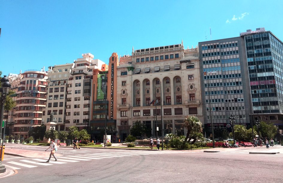 Loving Expat Life In Lisbon Portugal 5 streets of Valencia..very few people