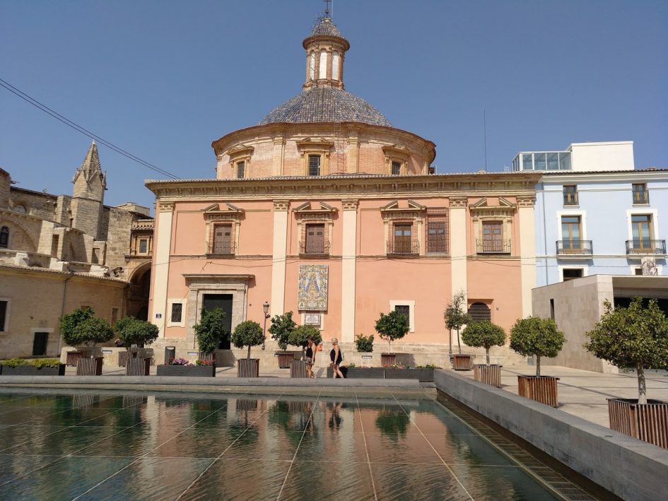 Expat and Wine Expert In Lyon France - Caroline 5 Valencia Spain water fountain view in front of church pink