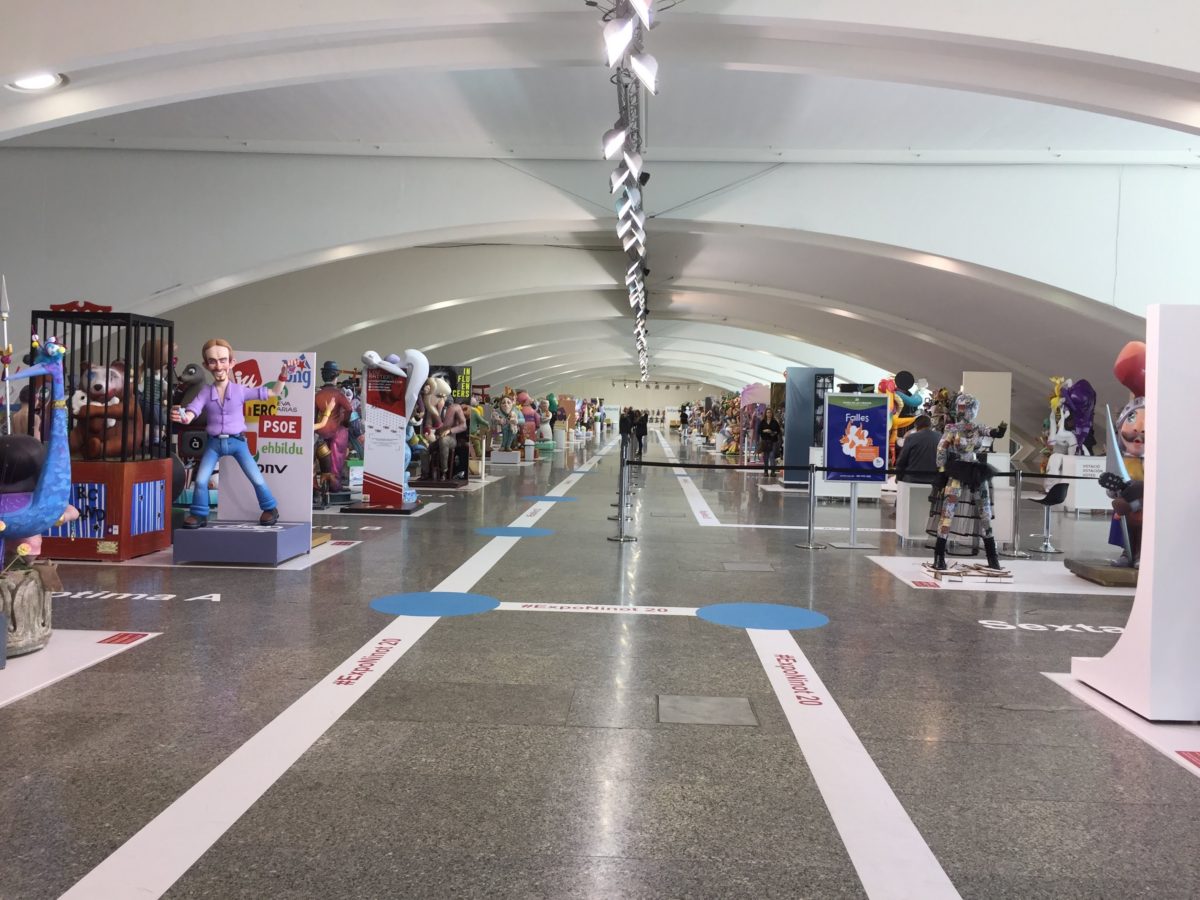 HOW THE PANDEMIC HAS DISRUPTED FRIENDSHIPS 3 hall with fallas displays