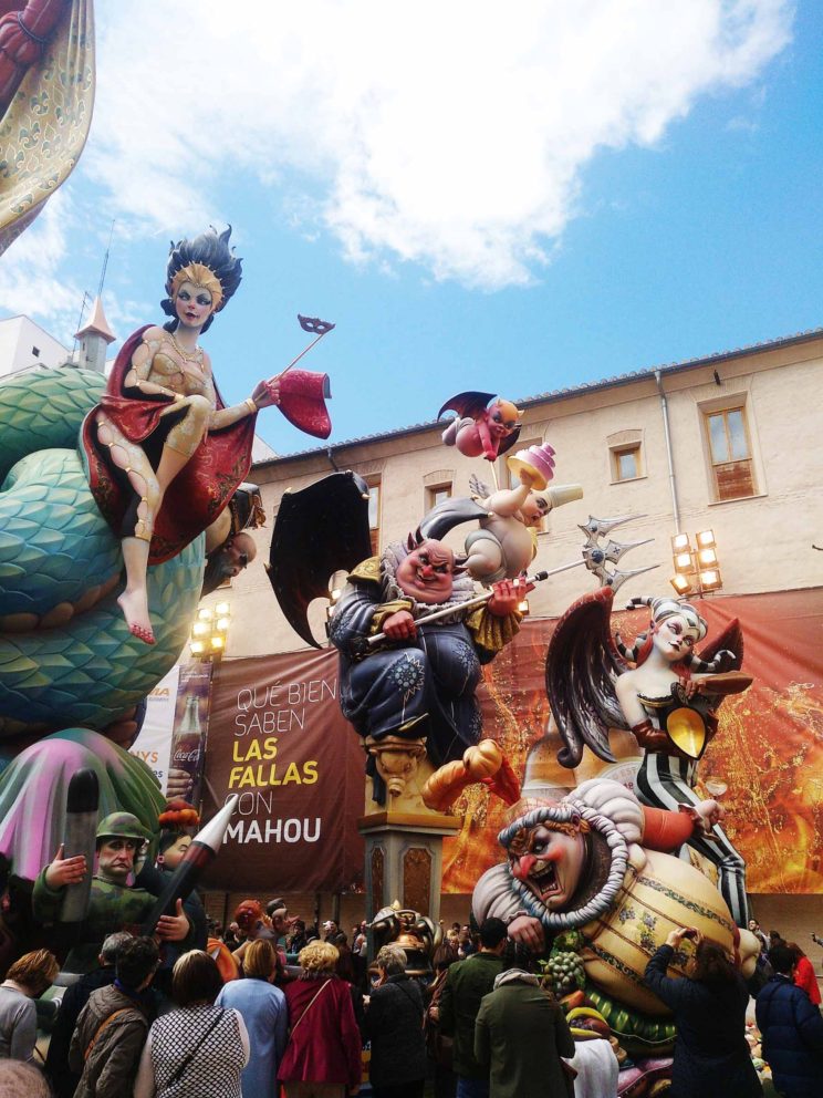 LATEST VALENCIA SPAIN UPDATE. A LIGHT? 5 fallas