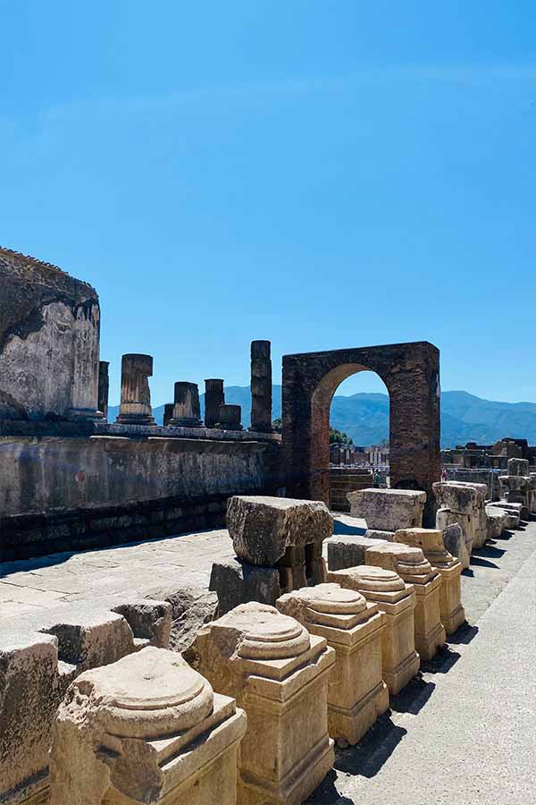 ruins of Pompeii in visiting Pompeii