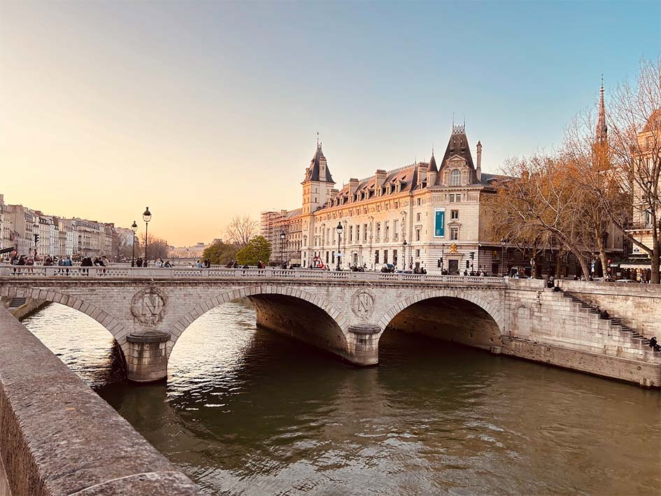 Ille de la cite view in Paris France travel tips.